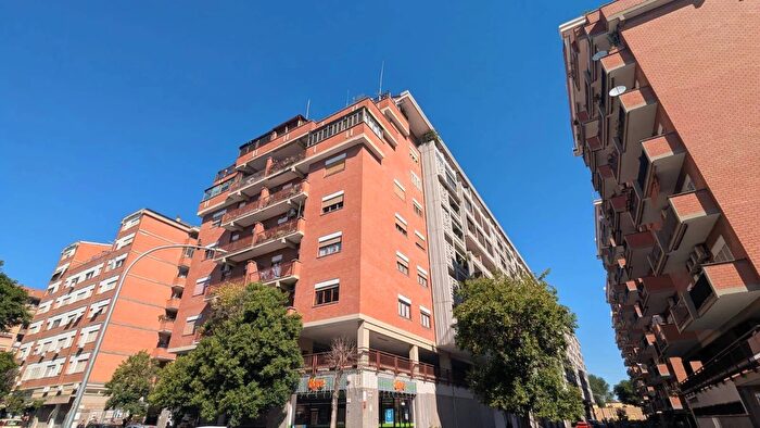 Appartamento quadrilocale in vendita in Via Pisino Roma, Roma