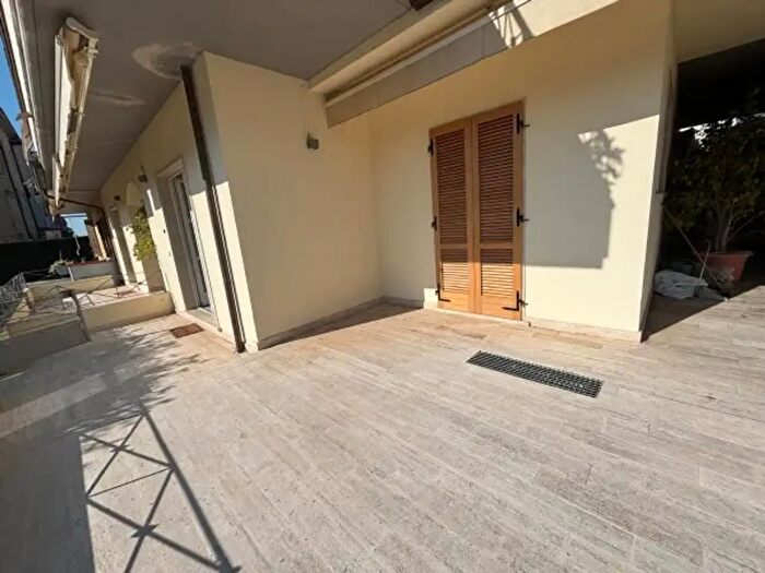 Appartamento trilocale in vendita in Via Fratelli Rosselli, Massa