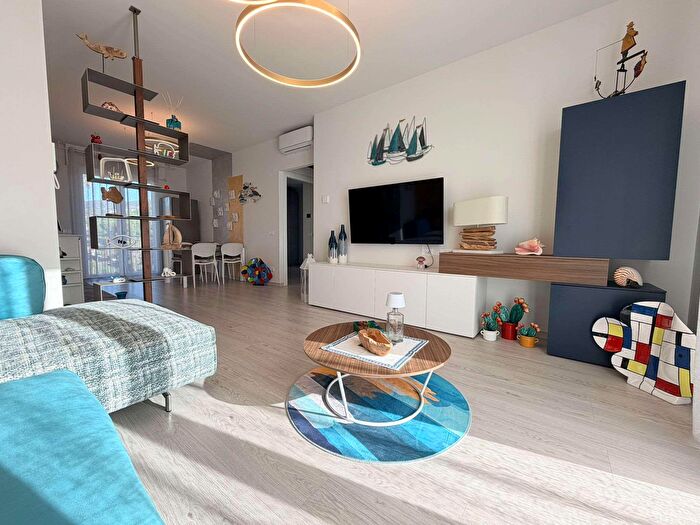 Appartamento trilocale in vendita in Piazza dei Caduti, San Bartolomeo Al Mare