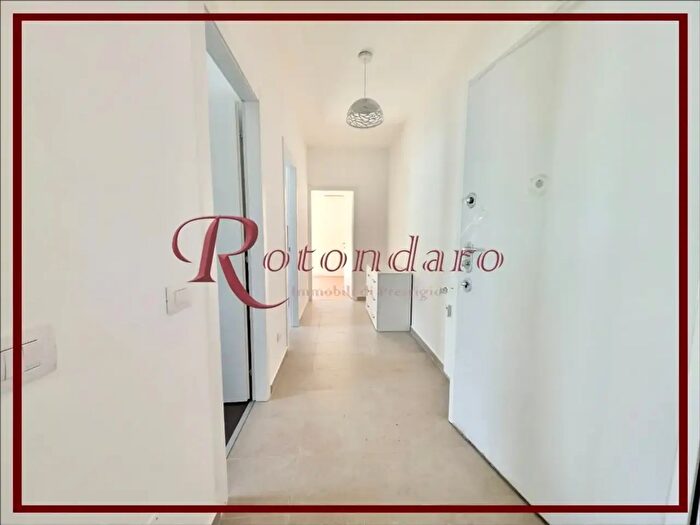 Appartamento trilocale in affitto in Via Andrea Maffei, Milano