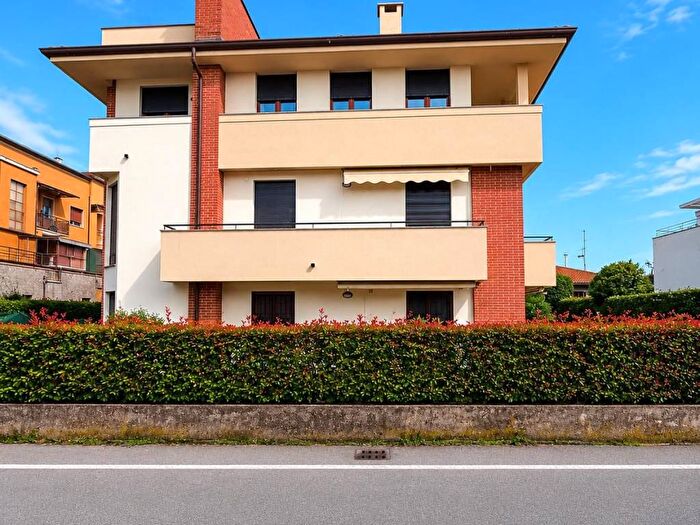 Appartamento monolocale in affitto in Via Trento Trieste, Centro, Biassono