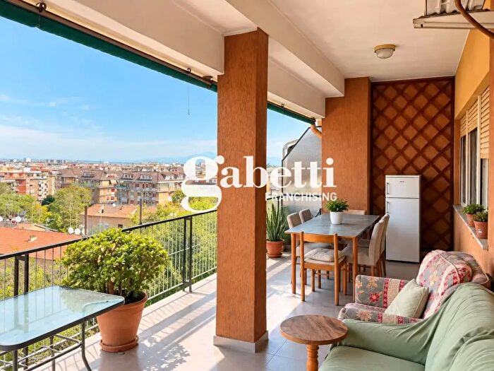 Appartamento trilocale in vendita in Via Cherso, Roma