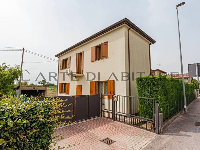 Casa con 6 locali in vendita in via Ardoneghe, Centro, Legnaro