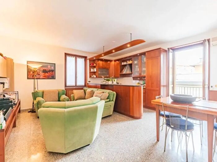 Appartamento trilocale in vendita in Via Teramo, Milano