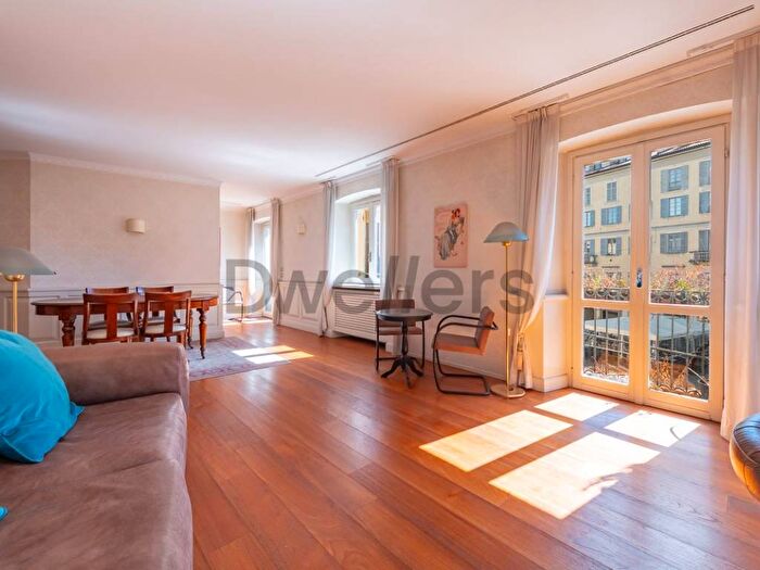 Appartamento trilocale in affitto in Via Madonnina, Brera, Milano