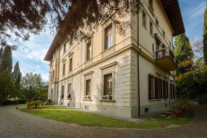 Appartamento con 6 locali in affitto in Via Trieste, Bolognese, Firenze