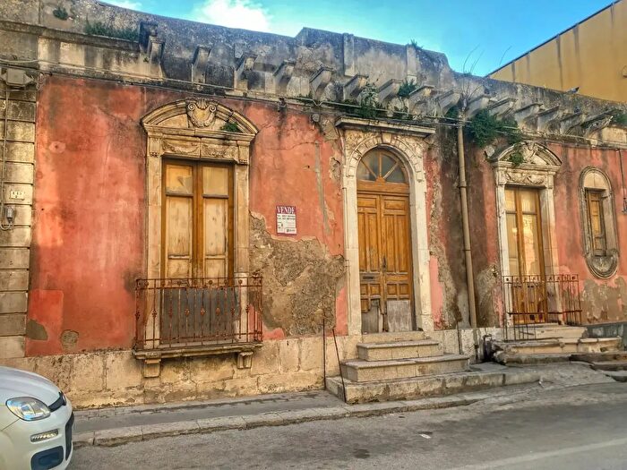 Casa quadrilocale in vendita in Via Libertà, Pachino