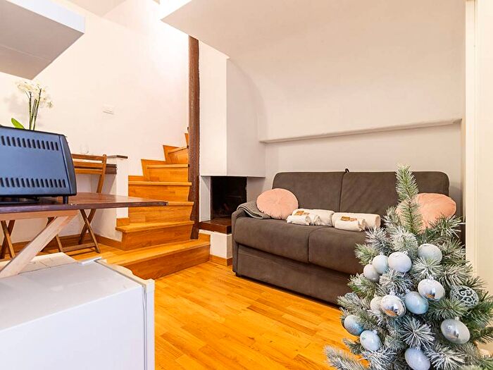 Appartamento bilocale in affitto in Via Giulia, Roma