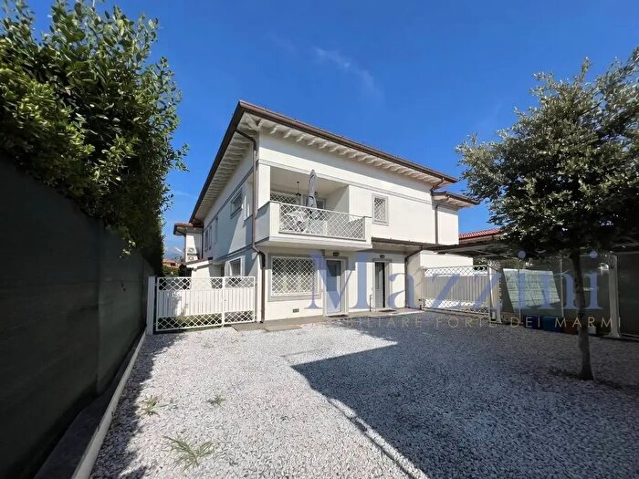 Casa con 16 locali in vendita in Via Carlo del Prete, Forte Dei Marmi