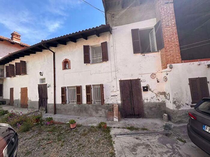 Casa con 5 locali in vendita in Via Grosso, Mombaruzzo
