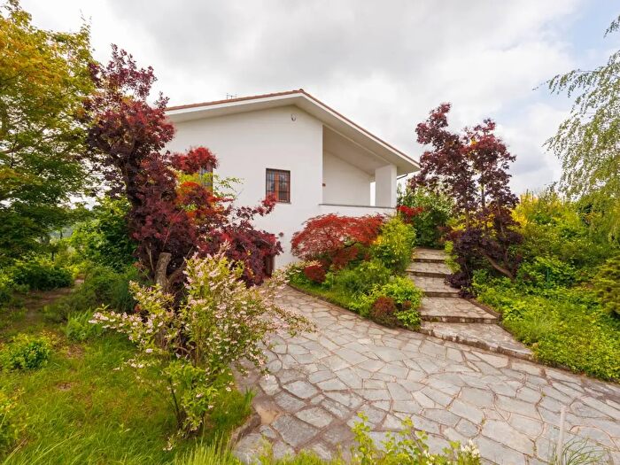 Casa con 6 locali in vendita in Località Liri Bis, Monteu Roero