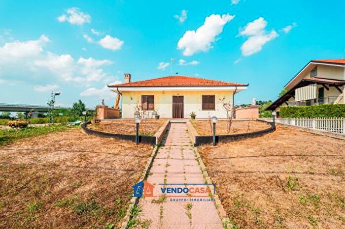 Casa quadrilocale in vendita in Strada Casa del Bosco g, Bra