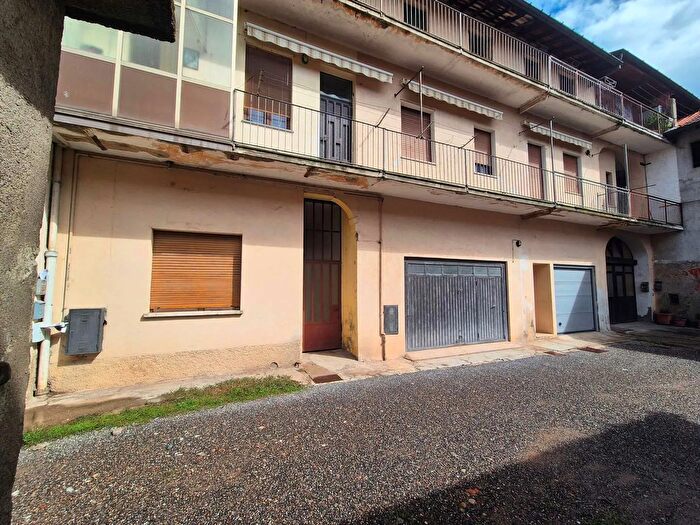 Casa con 12 locali in vendita in Via Como, Cirimido