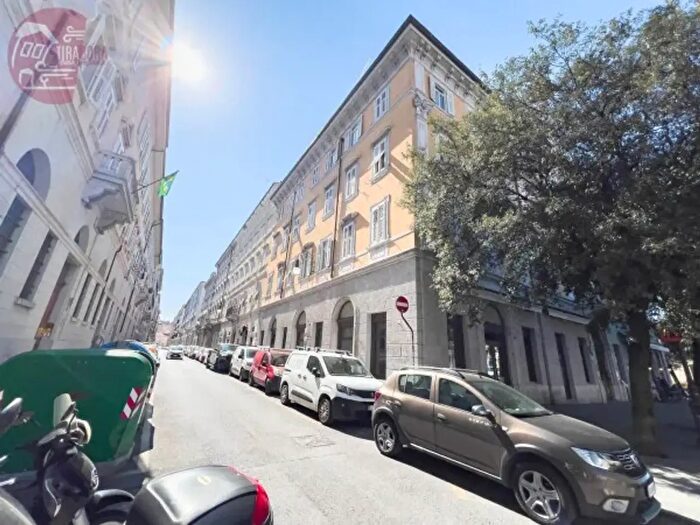 Appartamento con 6 locali in vendita in Via del Lazzaretto Vecchio, Trieste