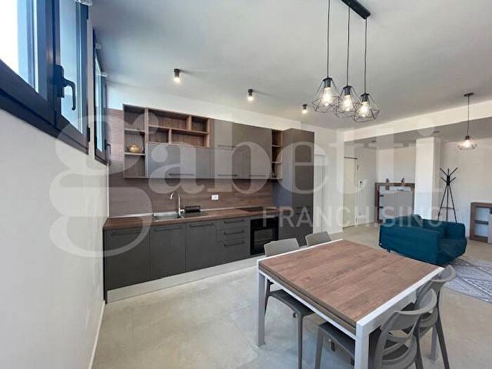 Appartamento trilocale in affitto in Via Privata Passo Pordoi, Corvetto, Milano