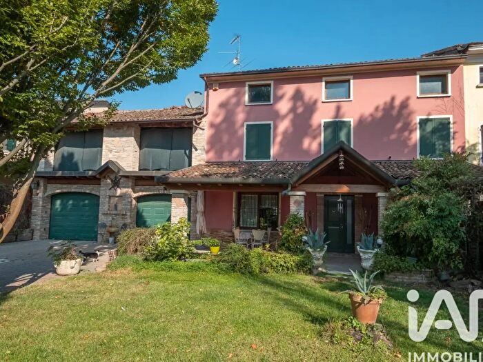 Casa con 8 locali in vendita in Strada Rossa Baselle, Asola