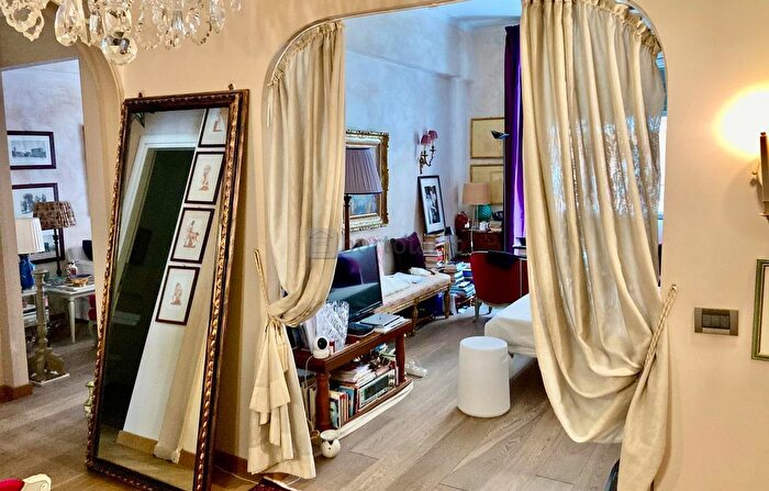 Appartamento con 6 locali in vendita in Via Magnaghi, Genova