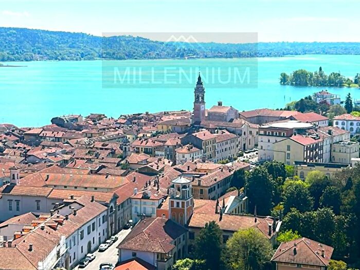 Casa quadrilocale in affitto in Via corso cavour, Centro, Arona