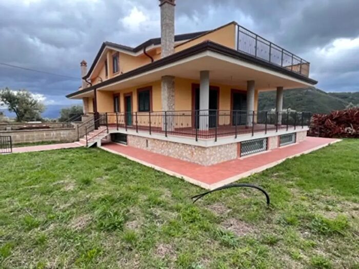 Casa trilocale in vendita in Via Merenzata Snc, Mendicino