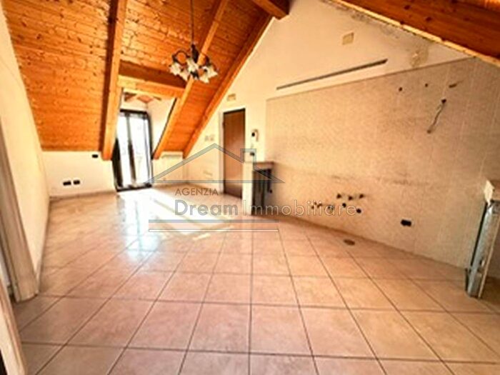 Appartamento trilocale in affitto in Via Gian Domenico Romagnosi, Giardini Oasi Sacro Cuore, Giugliano in Campania