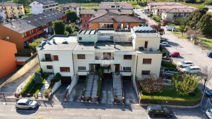 Casa con 5 locali in vendita in Via Cima Carega, Lavagno