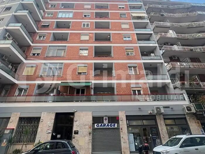 Appartamento trilocale in vendita in Via Olindo Malagodi, Roma