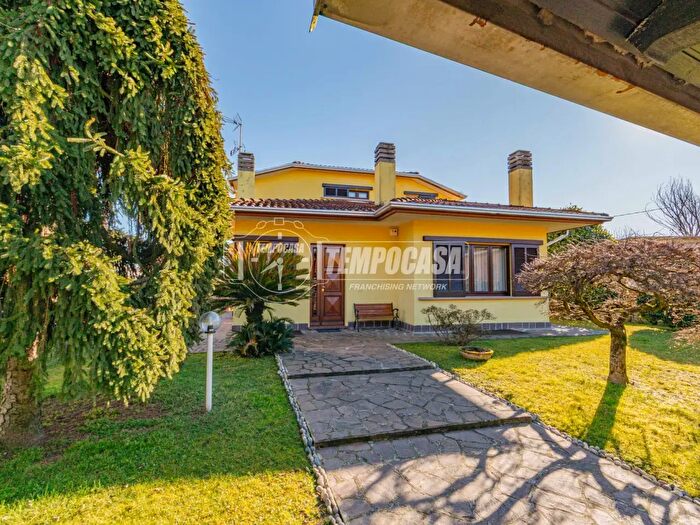 Casa quadrilocale in vendita in Strada Cascina Zamella, Vigevano