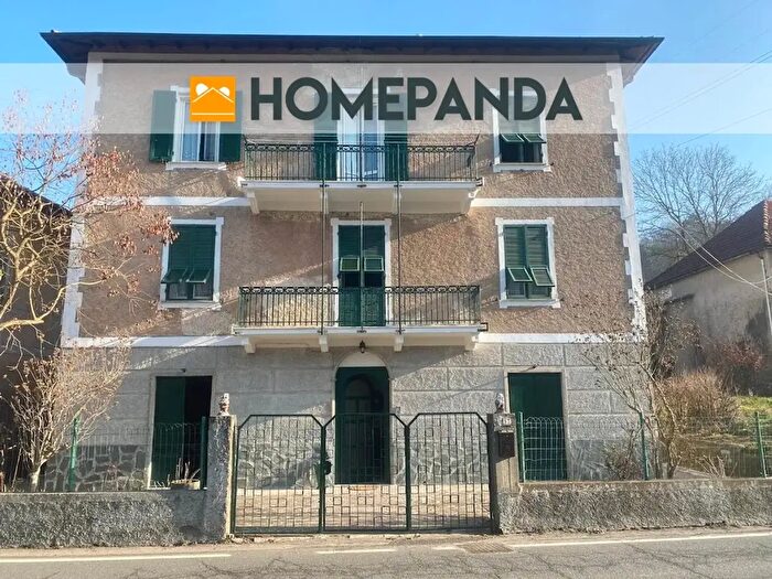 Casa con 14 locali in vendita in Via Giovo, Pontinvrea