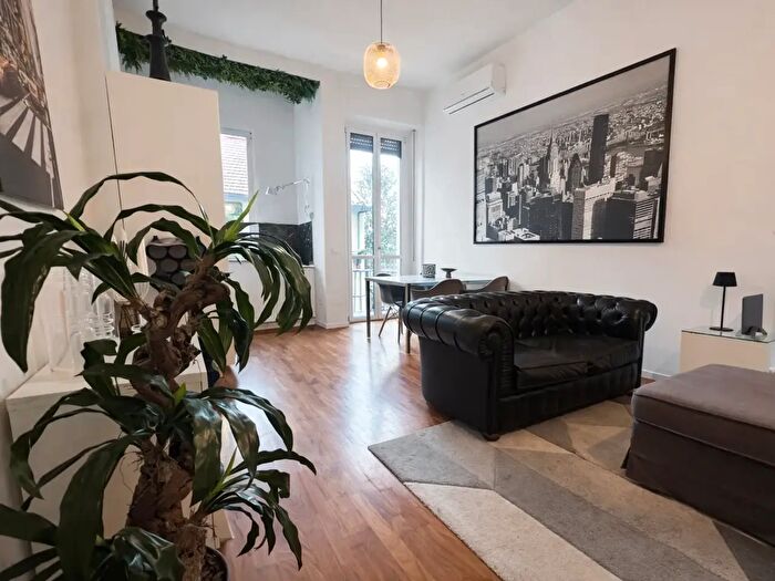 Appartamento bilocale in vendita in Via Caracciolo, Milano