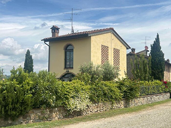 Casa quadrilocale in vendita in Va di Roveta, Scandicci