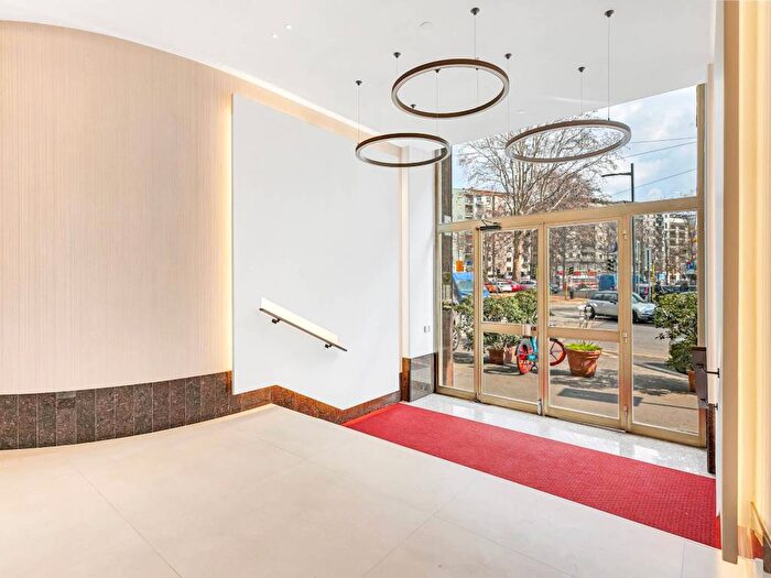 Appartamento trilocale in affitto in Via Francesco Ferrucci, Sempione, Milano