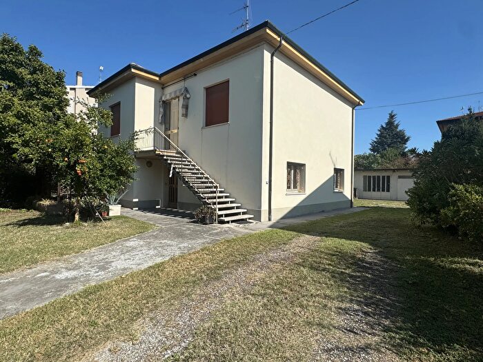Casa con 10 locali in vendita in Via Giugno, Pieve Di Cento