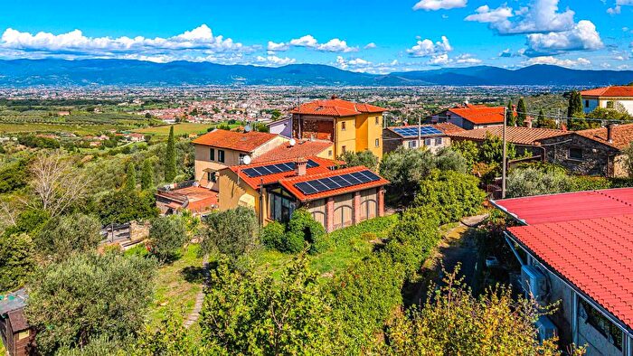 Casa con 7 locali in vendita in Quarrata