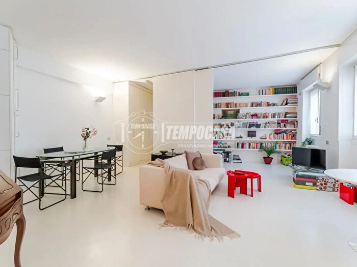 Appartamento trilocale in vendita in Via Carlo Poma, Milano