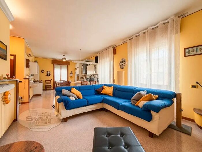 Appartamento quadrilocale in vendita in Via Pascoli, Formigine