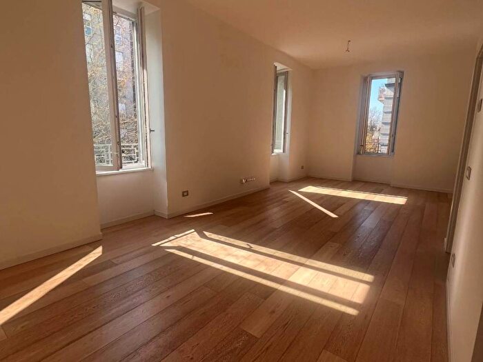 Appartamento trilocale in affitto in Via Solari, Solari, Milano