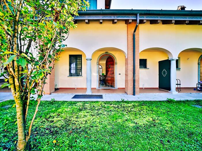 Casa con 5 locali in affitto in Via Monasterolo, Inzago