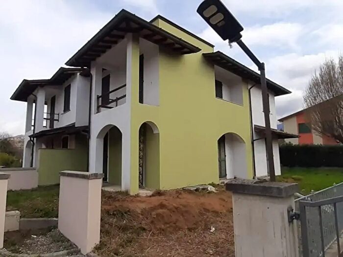 Casa con 5 locali in vendita in Barga