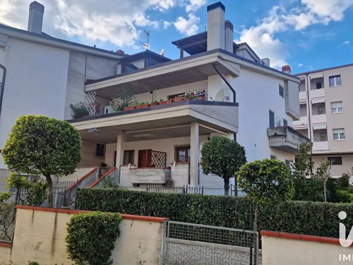 Appartamento con 7 locali in vendita in Via Ignazio Silone, Teramo