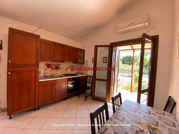 Appartamento bilocale in affitto in SS, Campofelice di Roccella