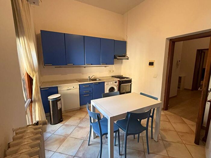 Appartamento quadrilocale in affitto in Piazza Vincenzo Fardella di Torrearsa, Campo di Marte, Firenze