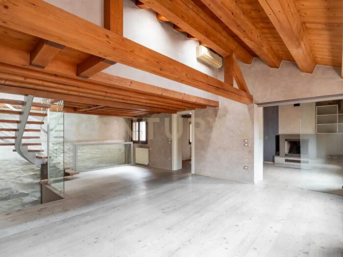 Appartamento con 8 locali in vendita in Via Sant'Agostino, Treviso