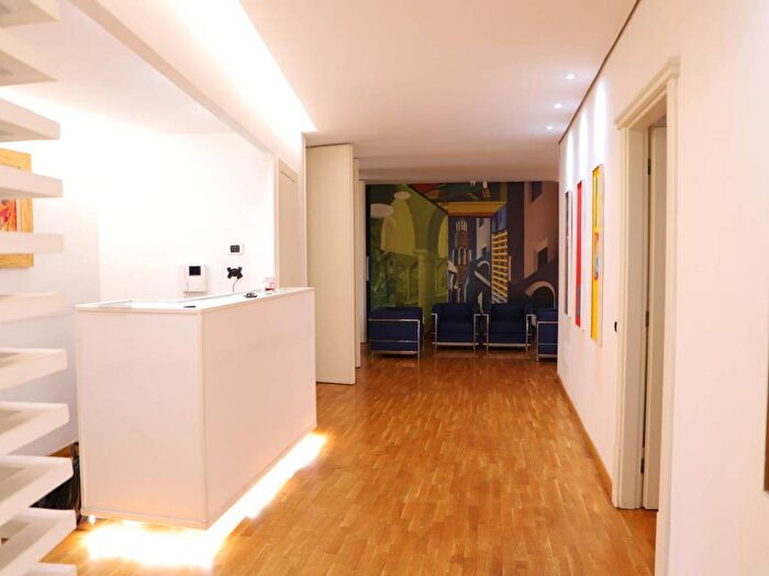 Casa con 5 locali in vendita in Viale John Fitzgerald Kennedy, Santa Maria Capua Vetere