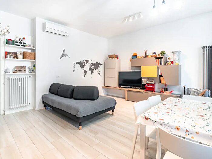 Appartamento trilocale in vendita in Via Antonio Oroboni, Milano