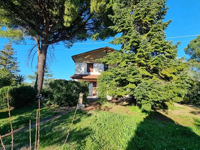 Casa con 8 locali in vendita in Petrarca, Fara In Sabina