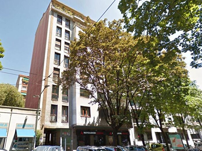 Appartamento quadrilocale in affitto in Via Giovan Battista Pergolesi, Buenos Aires, Milano