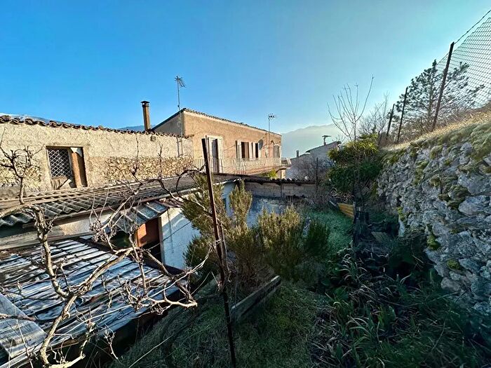 Casa trilocale in vendita in Via Roma, Capestrano
