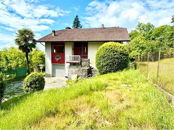 Casa con 6 locali in vendita in Via dei Mille, Casalzuigno