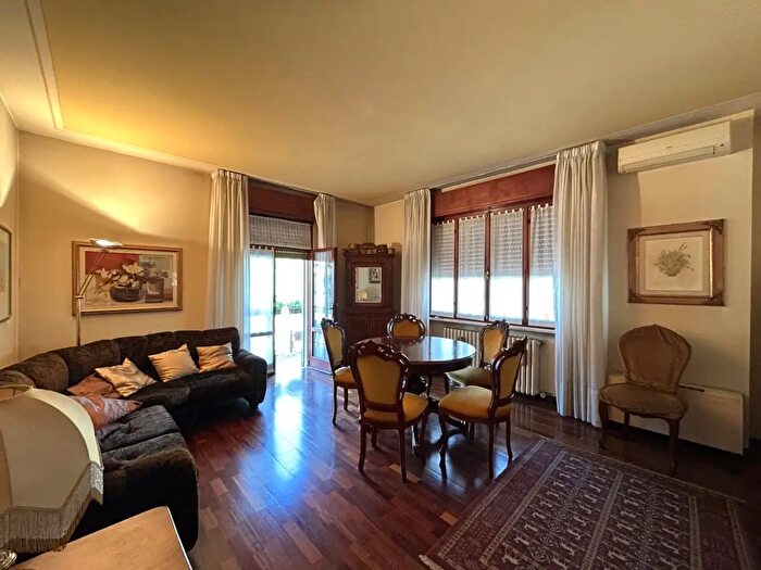 Appartamento con 5 locali in vendita in Via Piazzetta G Carducci, Legnago