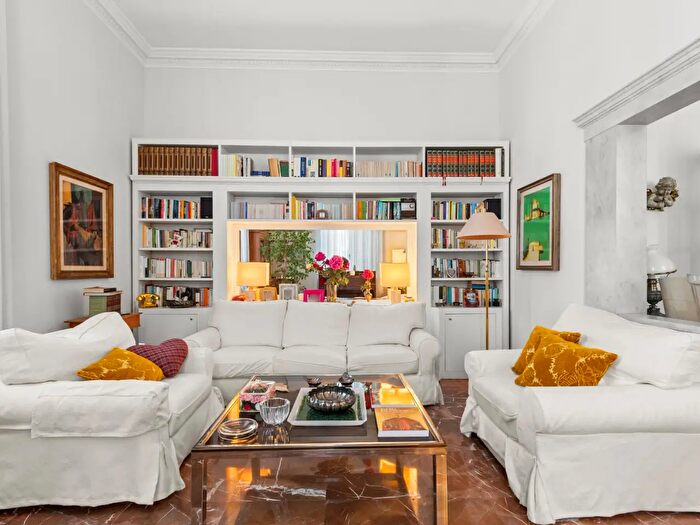 Appartamento con 10 locali in vendita in Firenze
